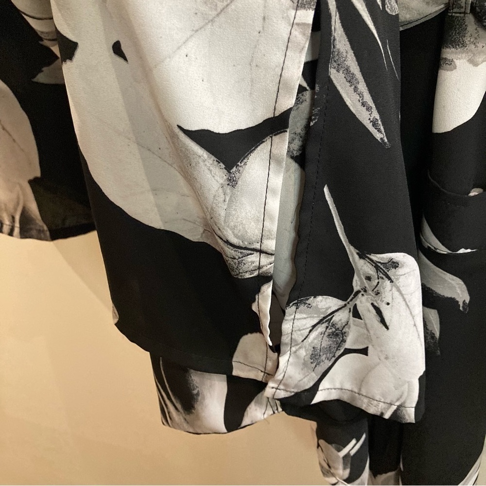 LE CHATEAU Sz L Black  White Cascade Belted Unlined Slinky Flowy Overcoat Kimono - Picture 9 of 13